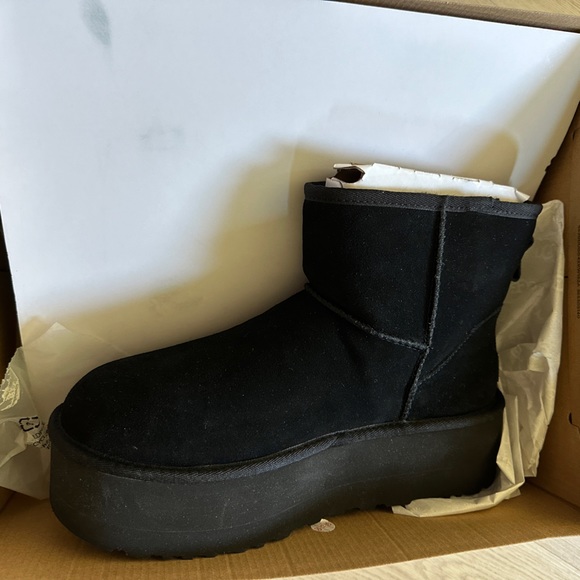 UGG classic mini platform in black size 10 - Picture 3 of 5